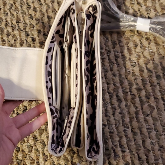 Handbag - Picture 2 of 3